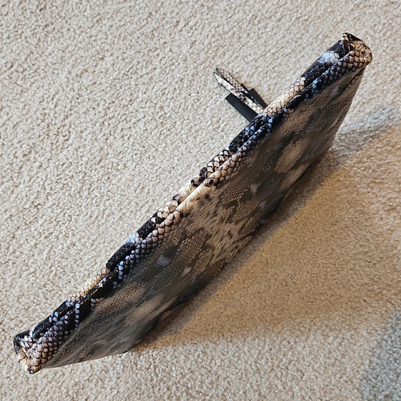 Banana Republic Snake Skin Embossed Leather Clutch Oversized Buttery Soft NWT - Picture 7 of 16